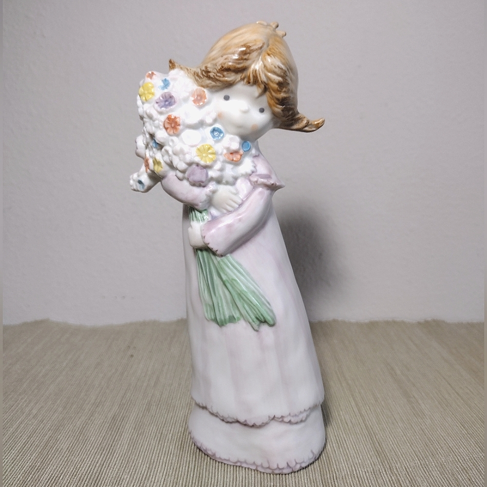 Vintage Enesco Company Japan 1988 Figurine Kinka Girl With Flowers